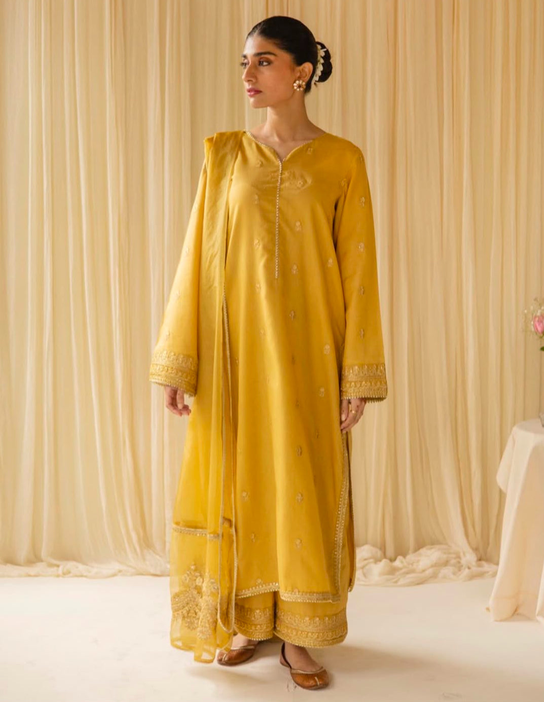 Zard Zareen (Golden)