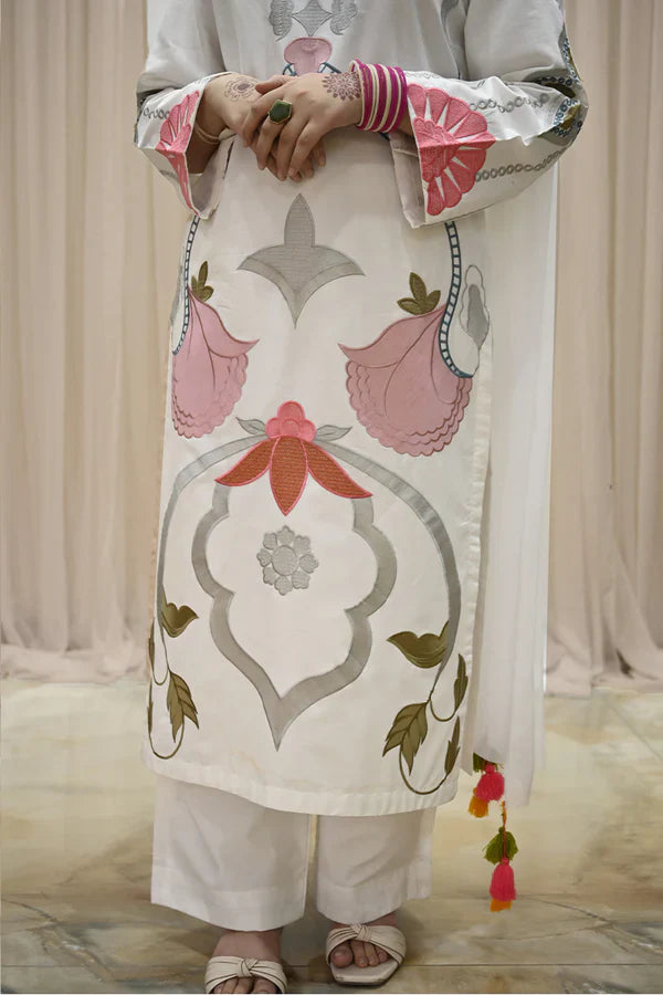 Pearly White – 3-Piece Stitched Lawn Suit
